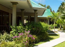 seychely-hotel-cote-d-or-chalets-004_ext_w_2.jpg