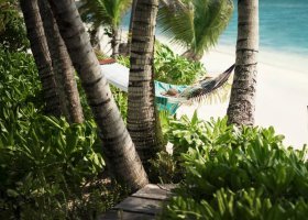 seychely-hotel-four-seasons-seychelles-011_ext_w_1.jpeg
