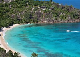 seychely-hotel-four-seasons-seychelles-mahe-175_ext_w_1.jpg