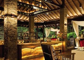 seychely-hotel-four-seasons-seychelles-mahe-179_ext_w_1.jpg