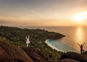 seychely-hotel-four-seasons-seychelles-mahe-186_ext_w_1.jpeg
