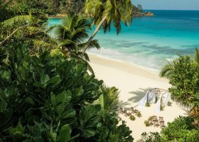 seychely-hotel-four-seasons-seychelles-mahe-187_ext_w_1.jpeg