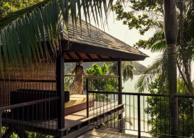 seychely-hotel-four-seasons-seychelles-mahe-202_ext_w_1.jpeg