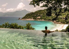 seychely-hotel-four-seasons-seychelles-mahe-208_ext_w_1.jpeg